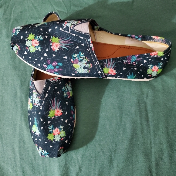 Groove Bags cactus plant shoes sz 9 10 W NEW Tom's style - Picture 2 of 16